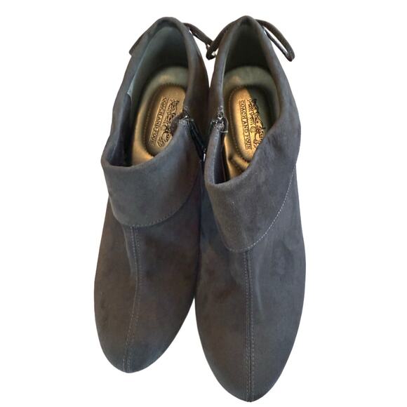 Coach‎ and Four Women’s 9.5 Gray Ankle Booties Heels Zip Bow Classic Chic EUC - Picture 4 of 7